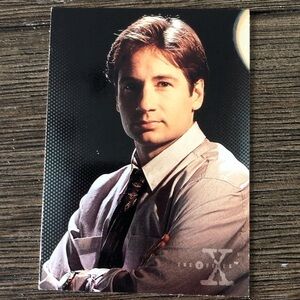 ‘95 The X-Flies trading card: Profiles: Fox Mulder #04